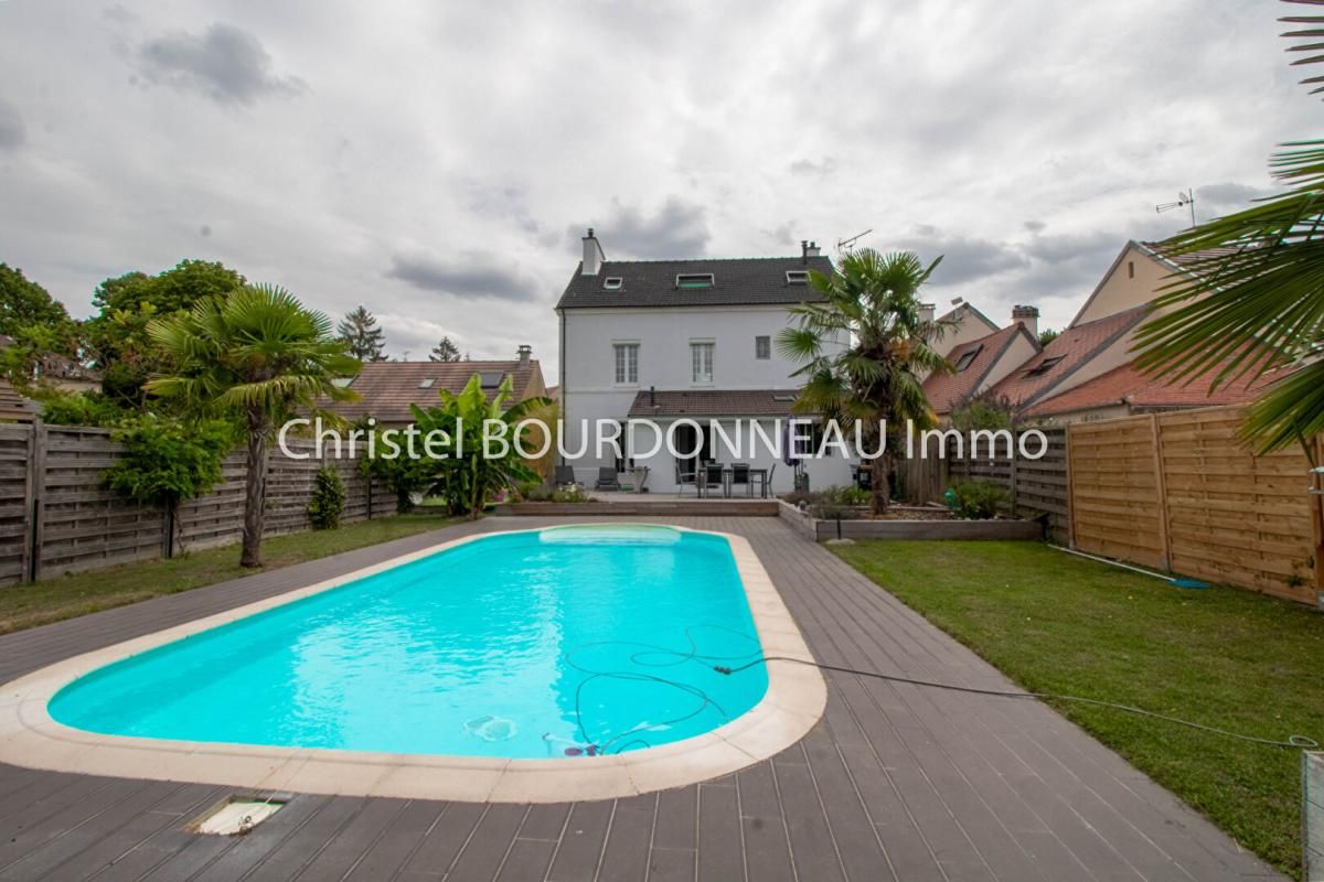 Maison Lesches 6 pièce(s) 200 m2