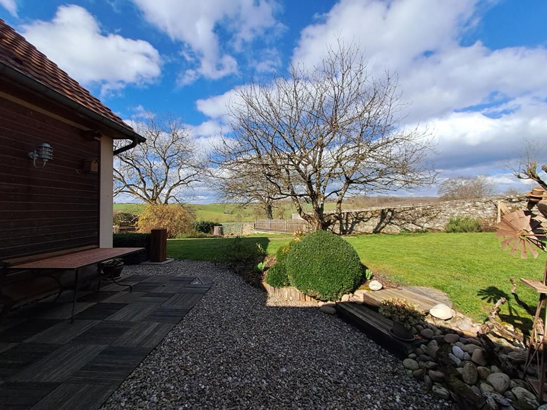Maison 8 pièces 160 m2 à Bougnon ( 10 min de Vesoul ) à 249 500 Euros