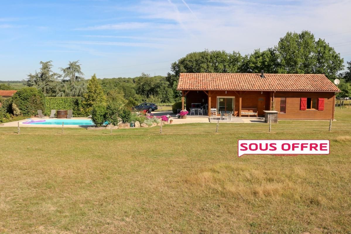Confortable maison en bois, située dans un magnifique paysage