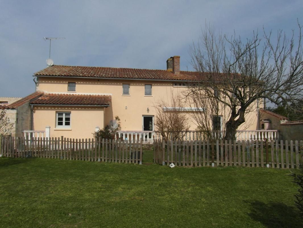 Maison Lucon 5 pièce(s) 215 m2