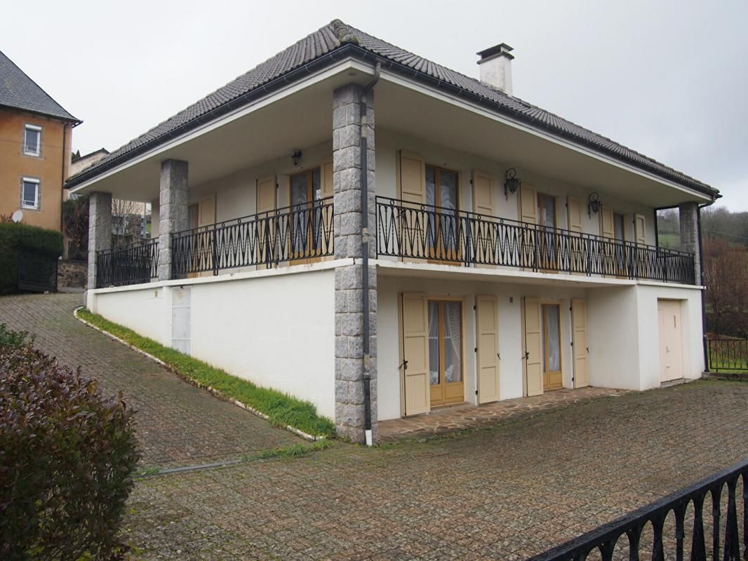 Maison proche Saint Flour 6 pièce(s) 135 m2