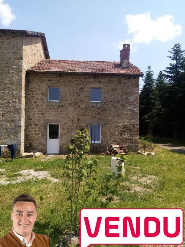 **Vendu** Entre Montregard et Saint Bonnet le Froid 43290 Corps de ferme à rénover environ 200m² offrant une très belle vue sur la nature environnante