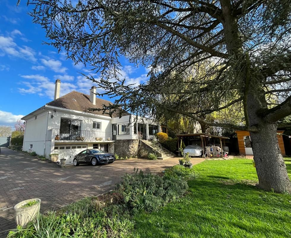Maison : VIVABLE DE PLAIN PIED : 7 pièce(s) 145 m2. Terrain 1200 m2