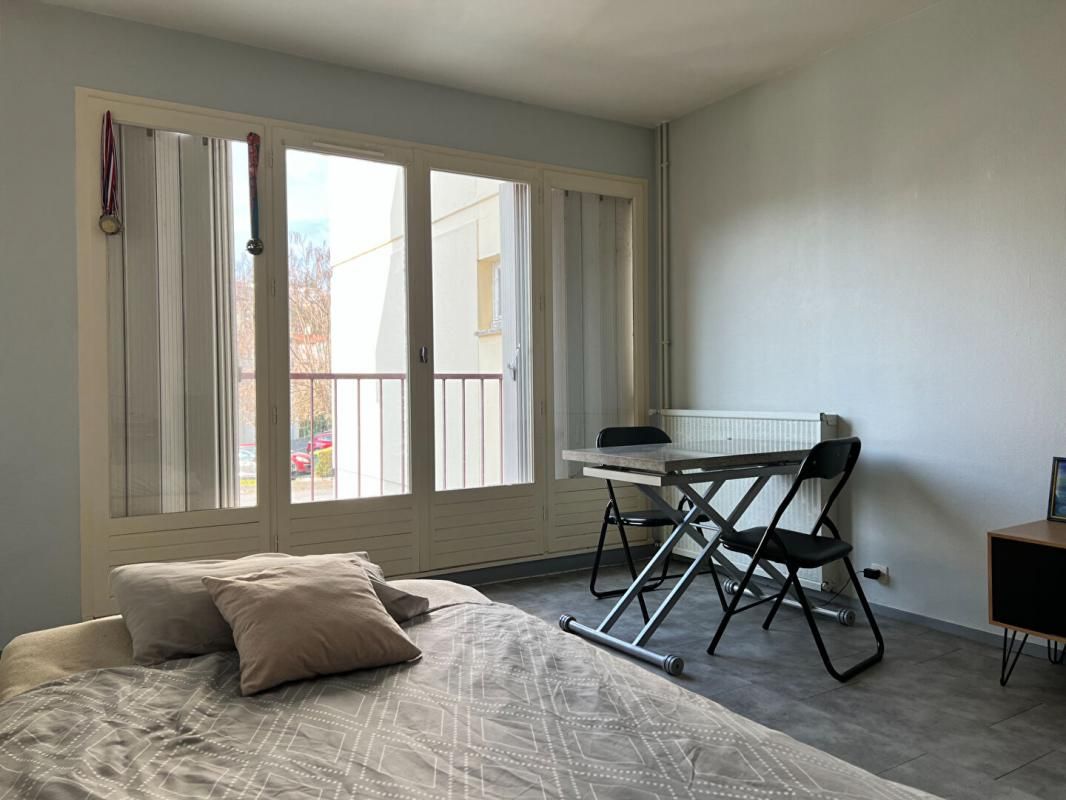 Joli appartement T1 de 28.5 m2 LOUÉ avec cave et parking sur PERIGUEUX (24000)