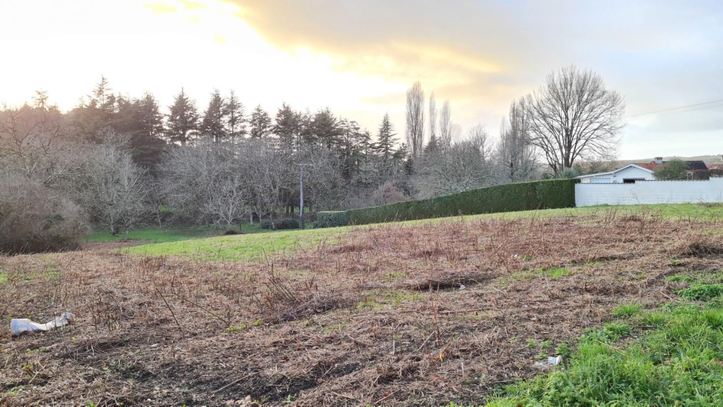 24400 Proche Mussidan Terrain  2897 m2 avec Certificat d'urbanisme