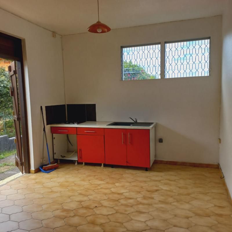 A louer Les Abymes T2 30 m2 vide