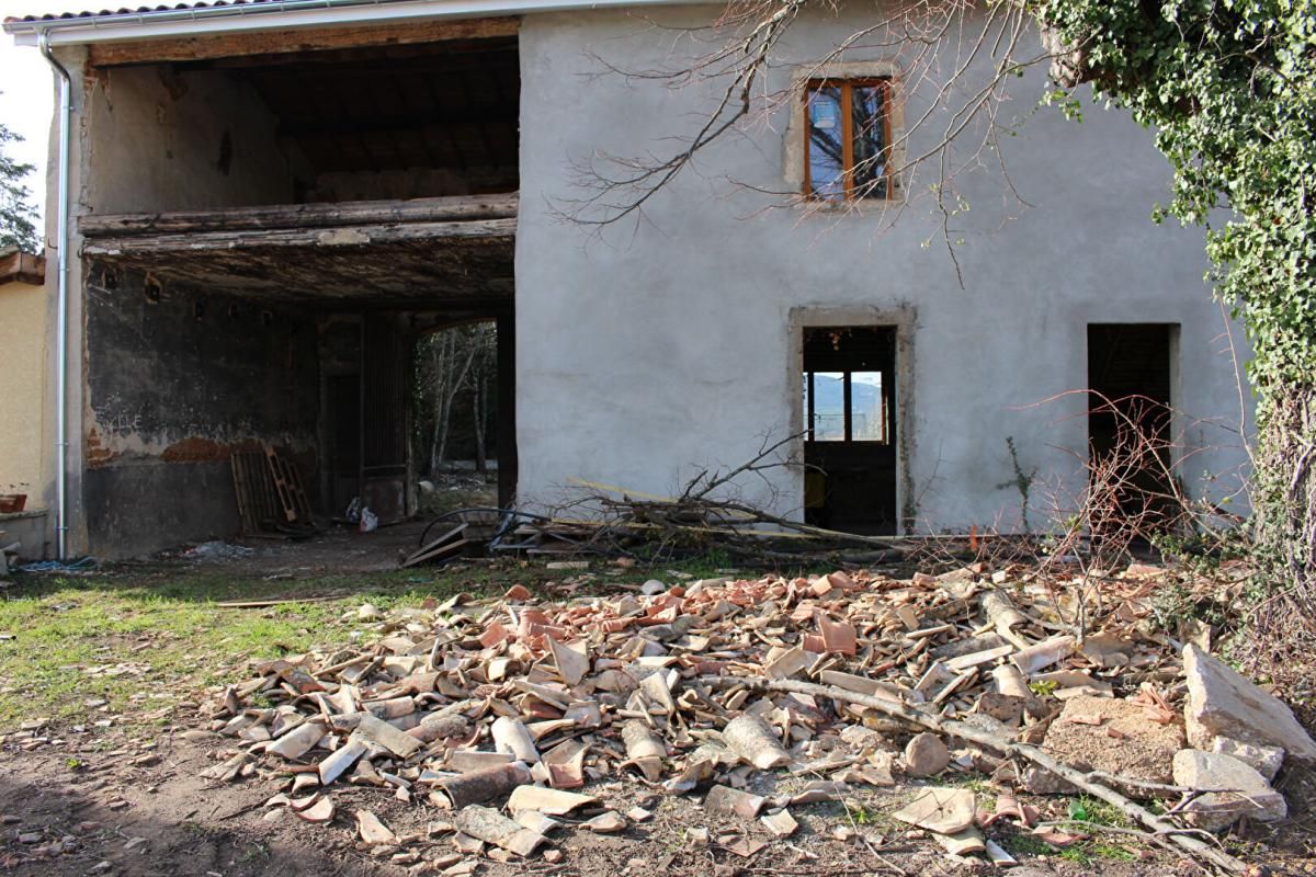 SAINT-CLAIR-DU-RHONE Sur les hauteurs de ST CLAIR DU RHONE - Plateau à aménager de  67 m2 1