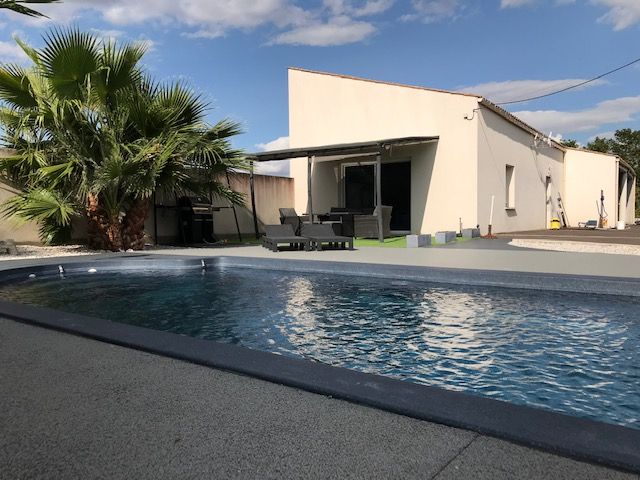 Ensemble immobilier d'environ 270 m2 + terrain constructible et divisible 1476 m2