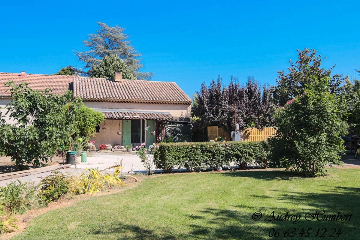 SOUS OFFRE : MANOSQUE, en EXCLUSIVITE, IDEAL INVESTISSEURS ou PROJET FAMILIAL, JOLIE VILLA T5 de 125 m2 édifiée sur un beau jardin arboré de 1800 m2 CONSTRUCTIBLE