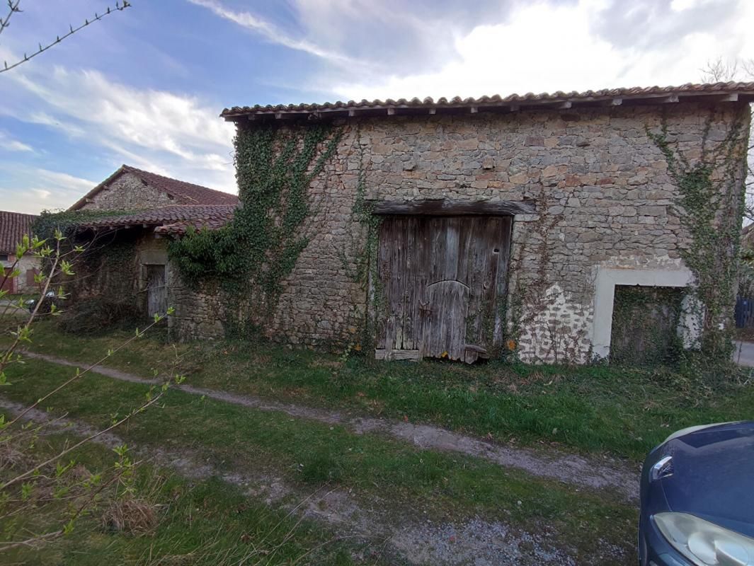 Grange et petite maison à rénover