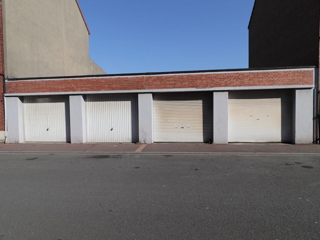 4 garages box, à Dunkerque sur un terrain de 380 m2 constructible