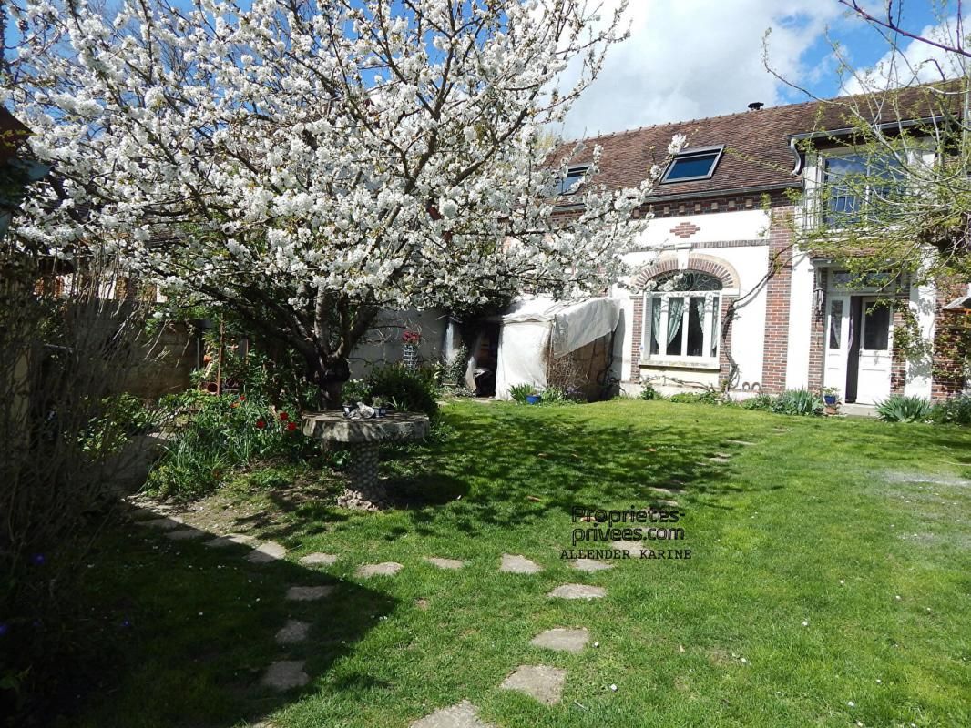 Maison Voisines 6 pièce(s) 105 m2