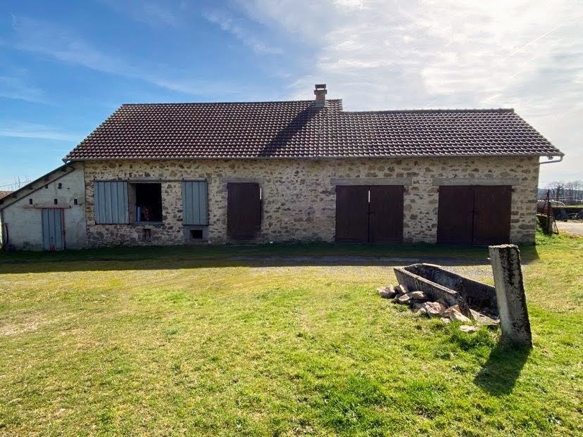 Corps de ferme à St Yrieix La Perche 400 m2