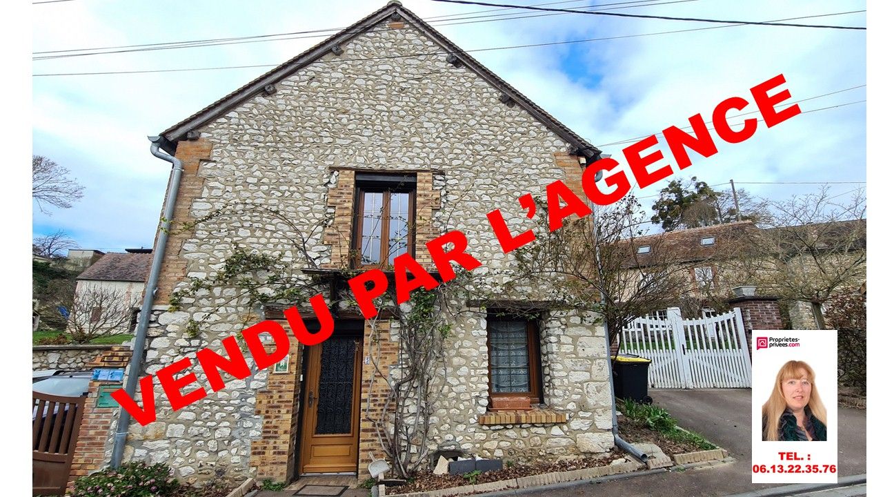 Tosny - Maison en pierres de 96 m2  - 2 chambres - cour et petit terrain en bord de Seine - Prix : 148.390