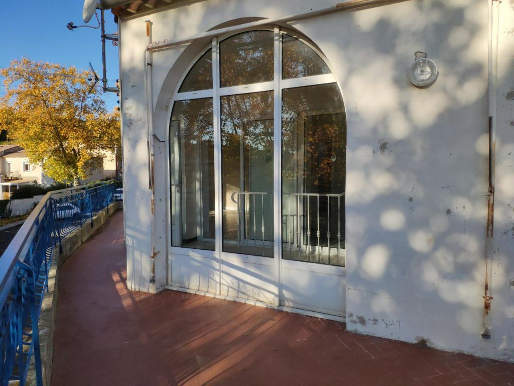 Maison de village avec terrasse et garage