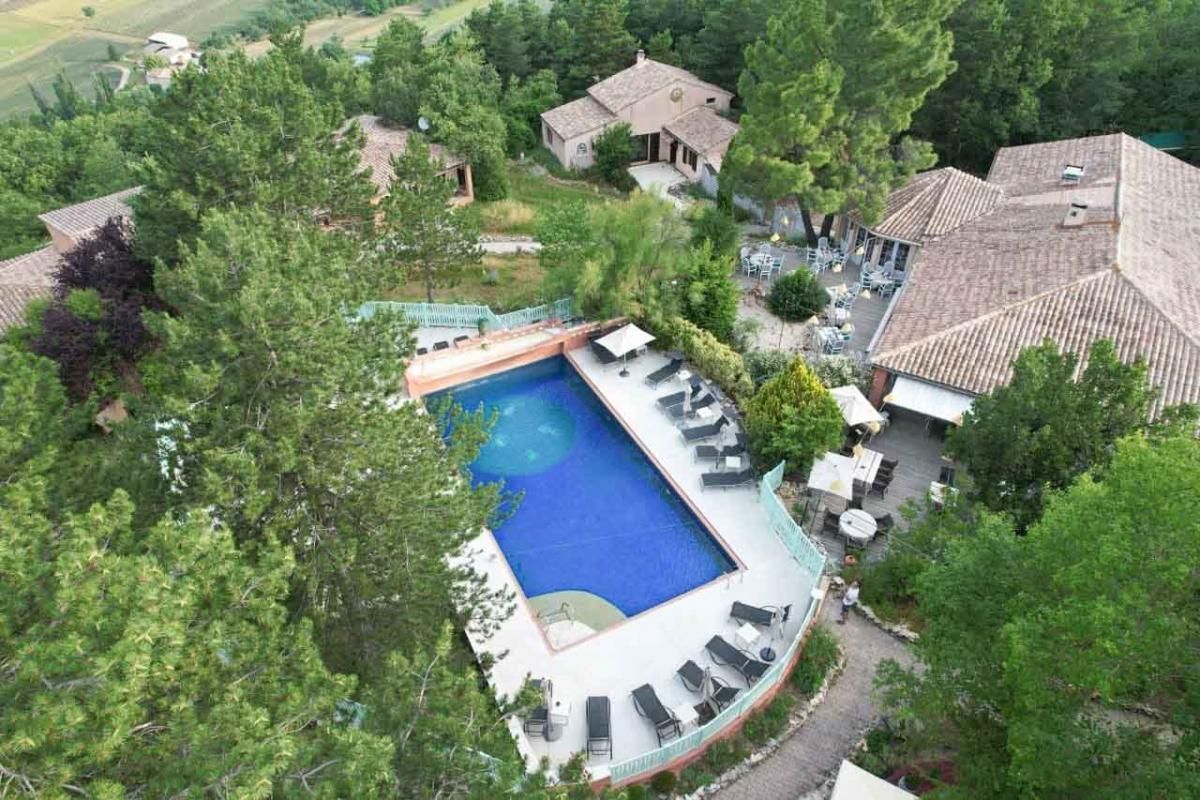 VAUCLUSE - Murs et fonds d'hôtel prestige , 25 chambres, PARC 3 Hectares