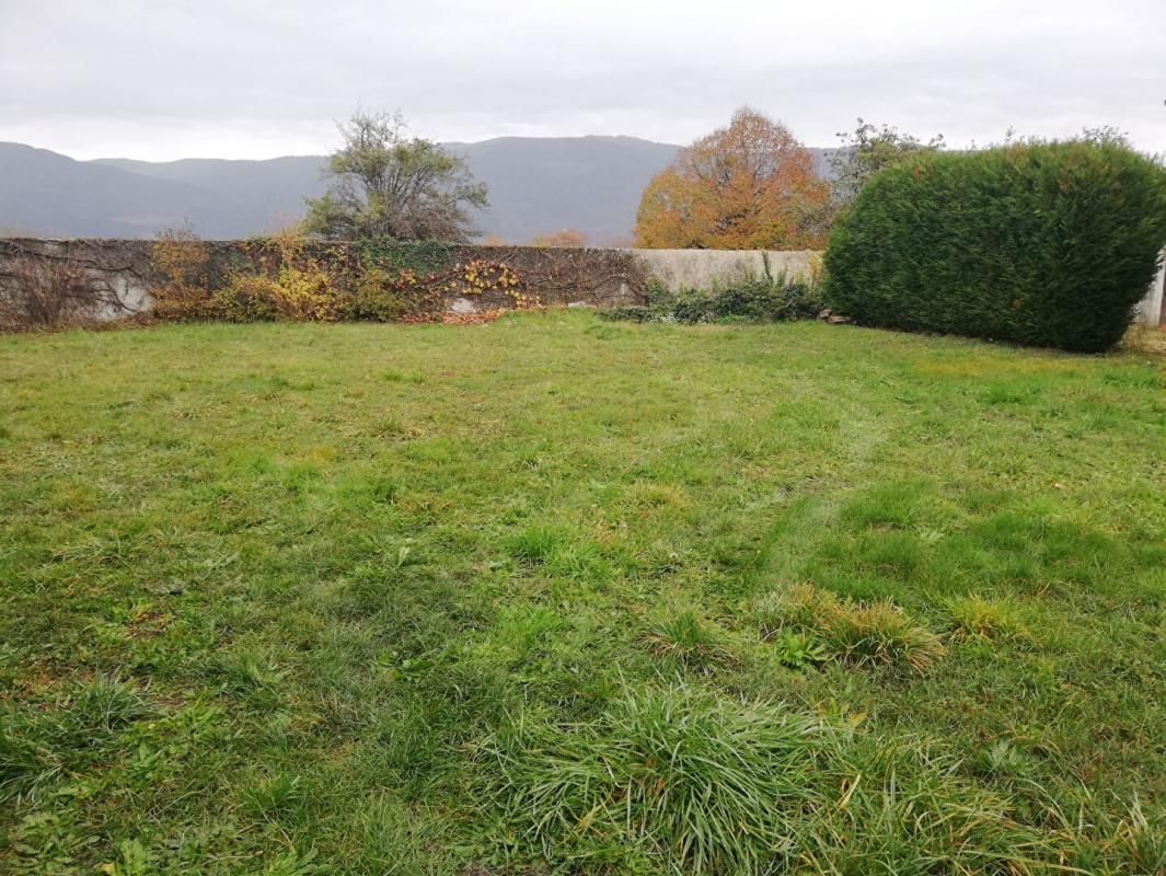Terrain constructible Champagne En Valromey 550 m2