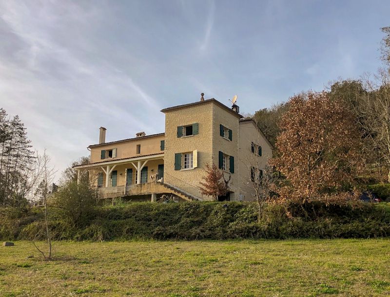 24150 - Lalinde: Charmante Maison familial en pierre, spacieuse et bien située