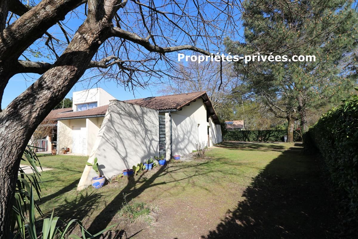 GUJAN-MESTRAS Bassin d'Arcachon - Gujan Mestras-Villa 6 pièce(s) 193 m2 4