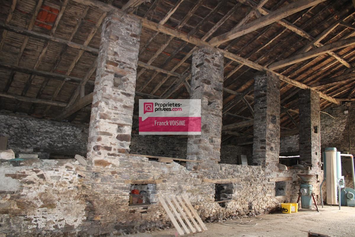 Grange à Réhabiliter entièrement - A VENDRE en EXCLUSIVITE - Mouchamps - 230 m2 + Hangar - Terrain de 1600 M2 env