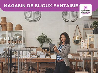 ELBEUF - Centre Ville - Bijouterie  en activité depuis 30 ans avec logement