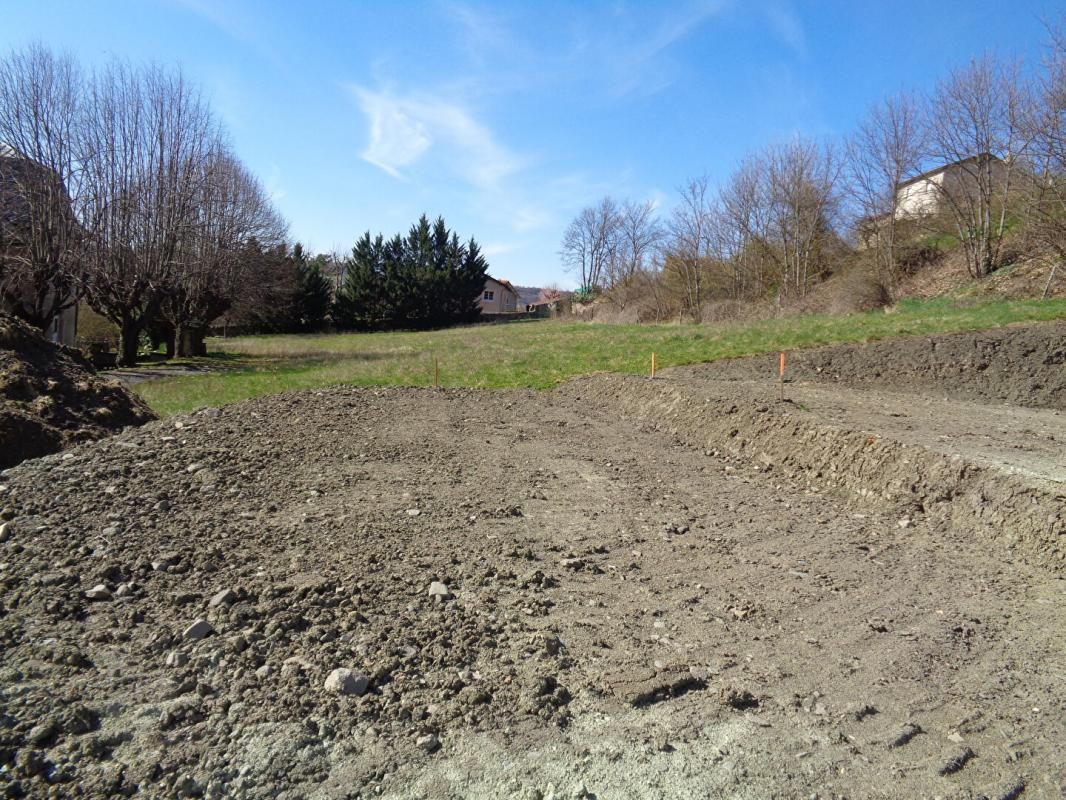 Terrain  à bâtir de 691m2 , commune de Saint Germain Laprade