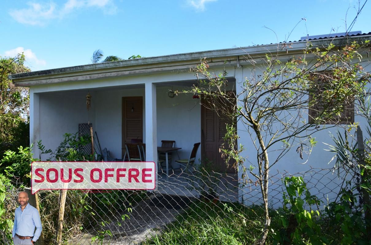 Maison F4 de 76 m² à rénover sur Sainte Luce avec vue mer