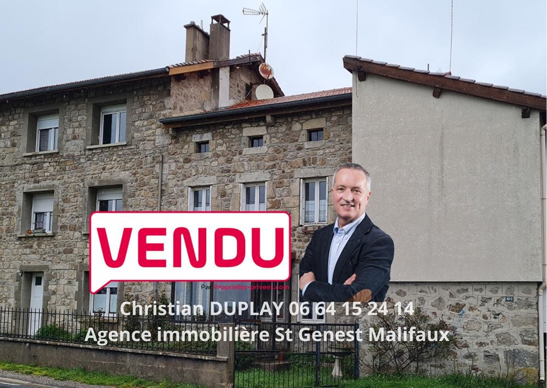 *** VENDU *** Entre Saint Genest Malifaux et Marlhes 42660 Idéal investisseur Tènement immobilier en mono propriété sur 1 h 900  de terrain attenant et 423m² non attenant comprenant sept logements des garages et des dépendances