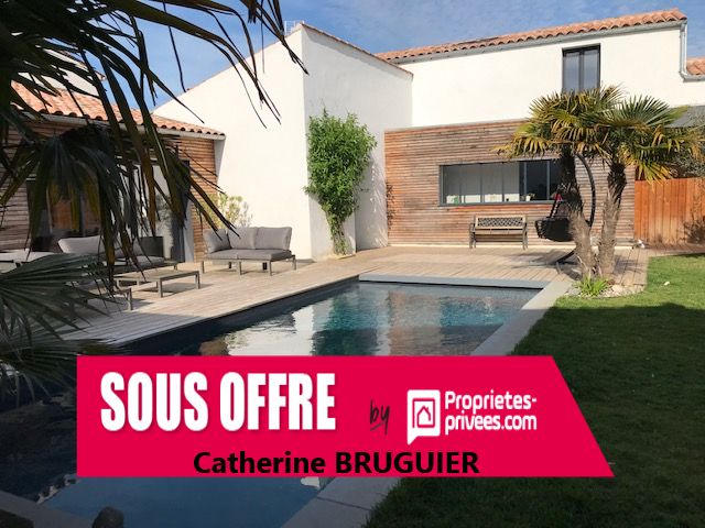 Maison centre Sainte Soulle 197 m2 piscine jardin garage