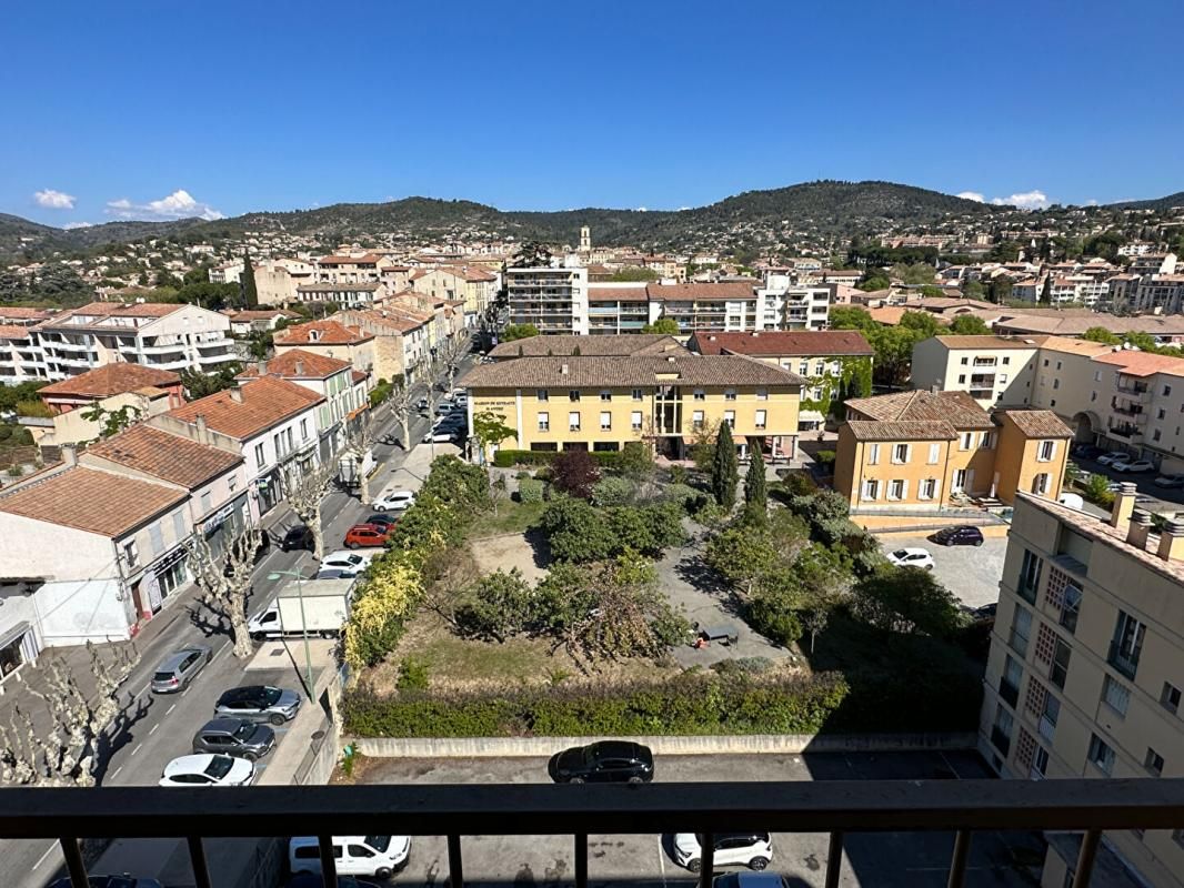 EXCLUSIVITE, à MANOSQUE, Cv, APPART T4, 66 m2 avec ascenseur et très belle vue