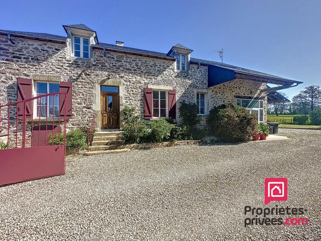 Proche Avallon Maison familliale avec beau terrain et piscine chauffée