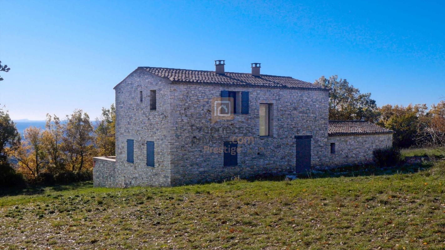 Magnifique maison en pierre de 142m2  à Revest Saint Martin (04230) avec vue panoramique sur les collines