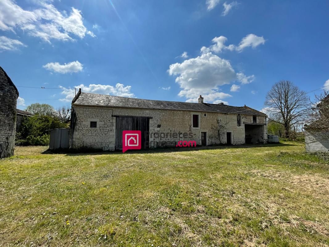 Maison Corps de ferme à rénover Proche CHINON