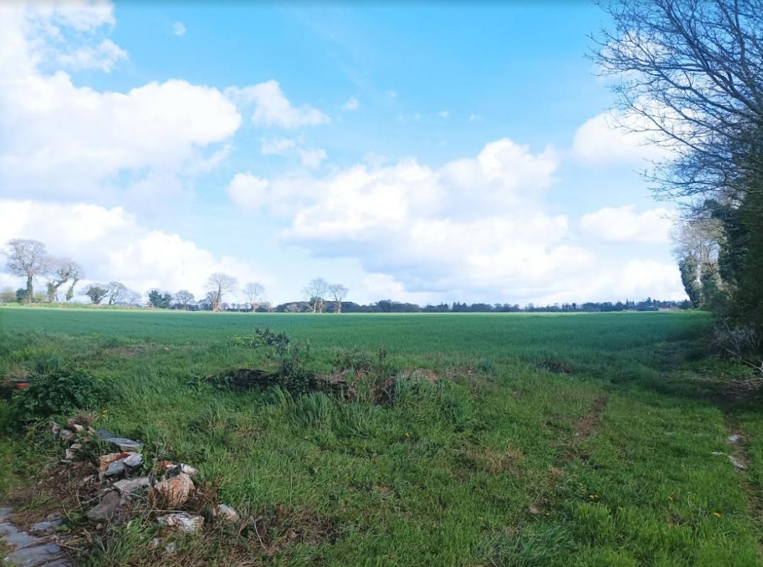 29530 Plonévez du Faou ensemble 2 maisons 3 crèches 2 hangars  avec 3 hectares de pré