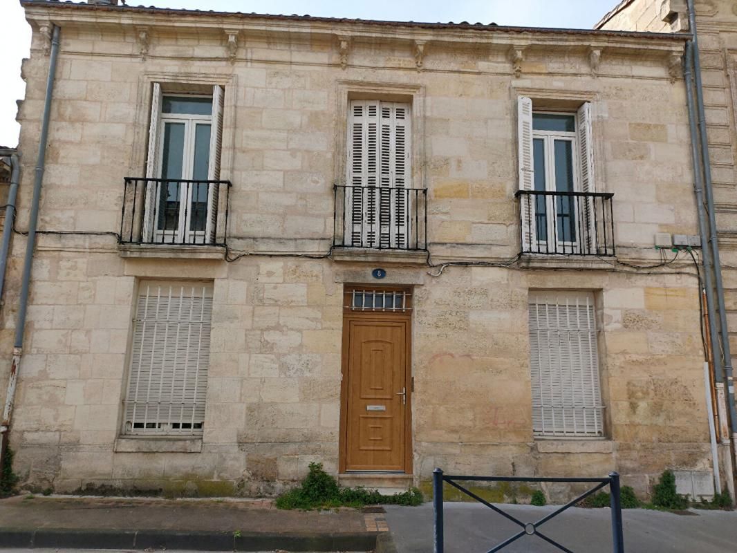 Immeuble en pierre 10 pièces - avec terrasses et jardin - garage