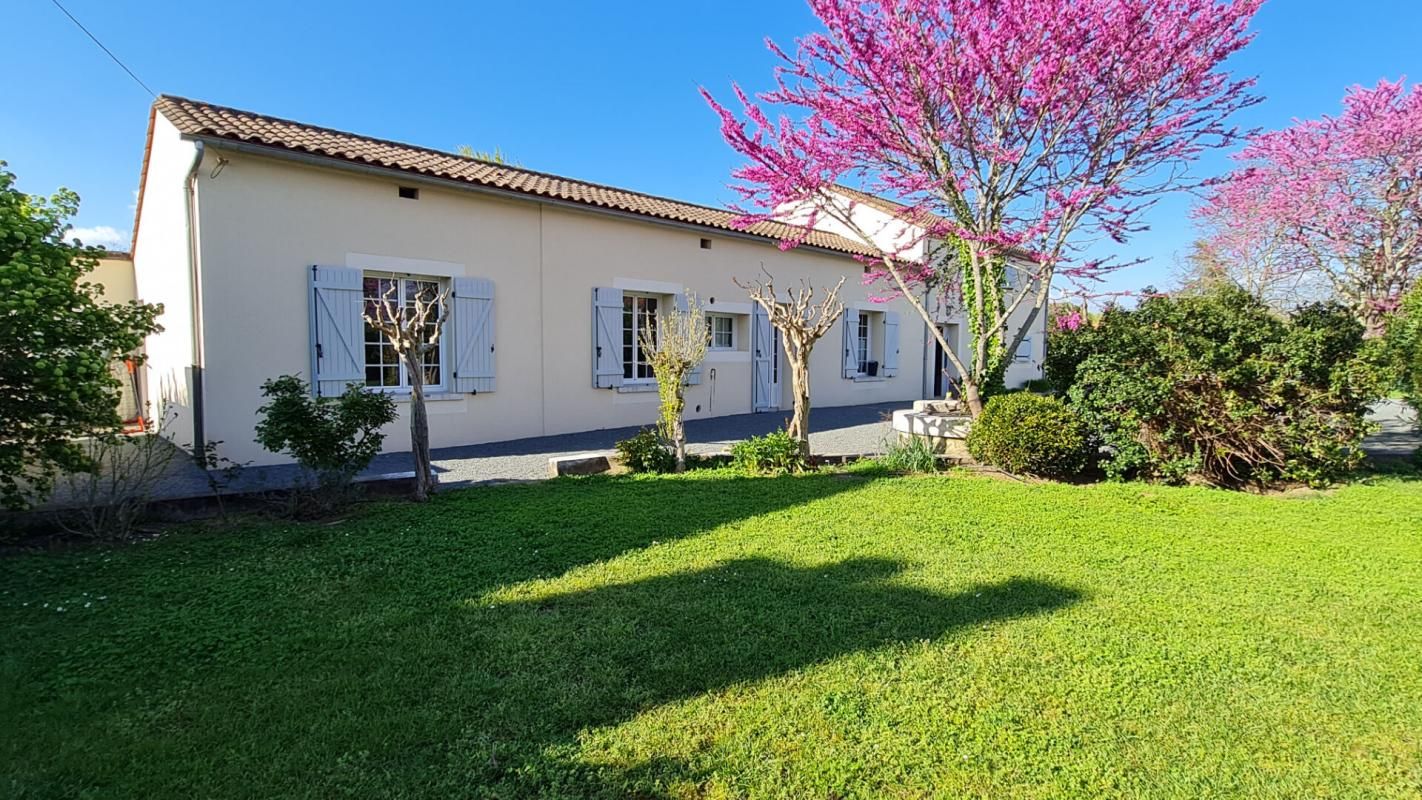 24130 proche BERGERAC Maison ancienne rénovée 8 pièces 215 m2 parcelle 1500 m²