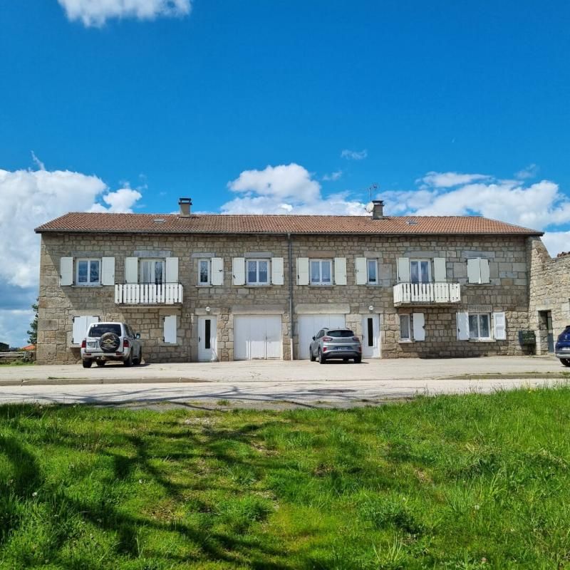 SAINT-VICTOR-MALESCOURS ***SOUS COMPROMIS*** Saint Victor Malescours Immeuble 278m² trois appartements loués un plateau vacant quatre garages et un entrepot sur 2130m² de terrain 3