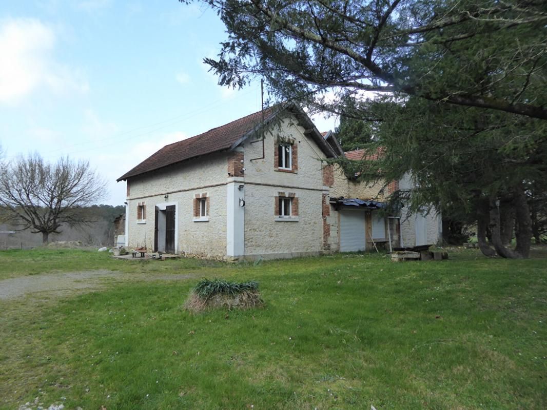 Maison avec étang ou propriété Equestre