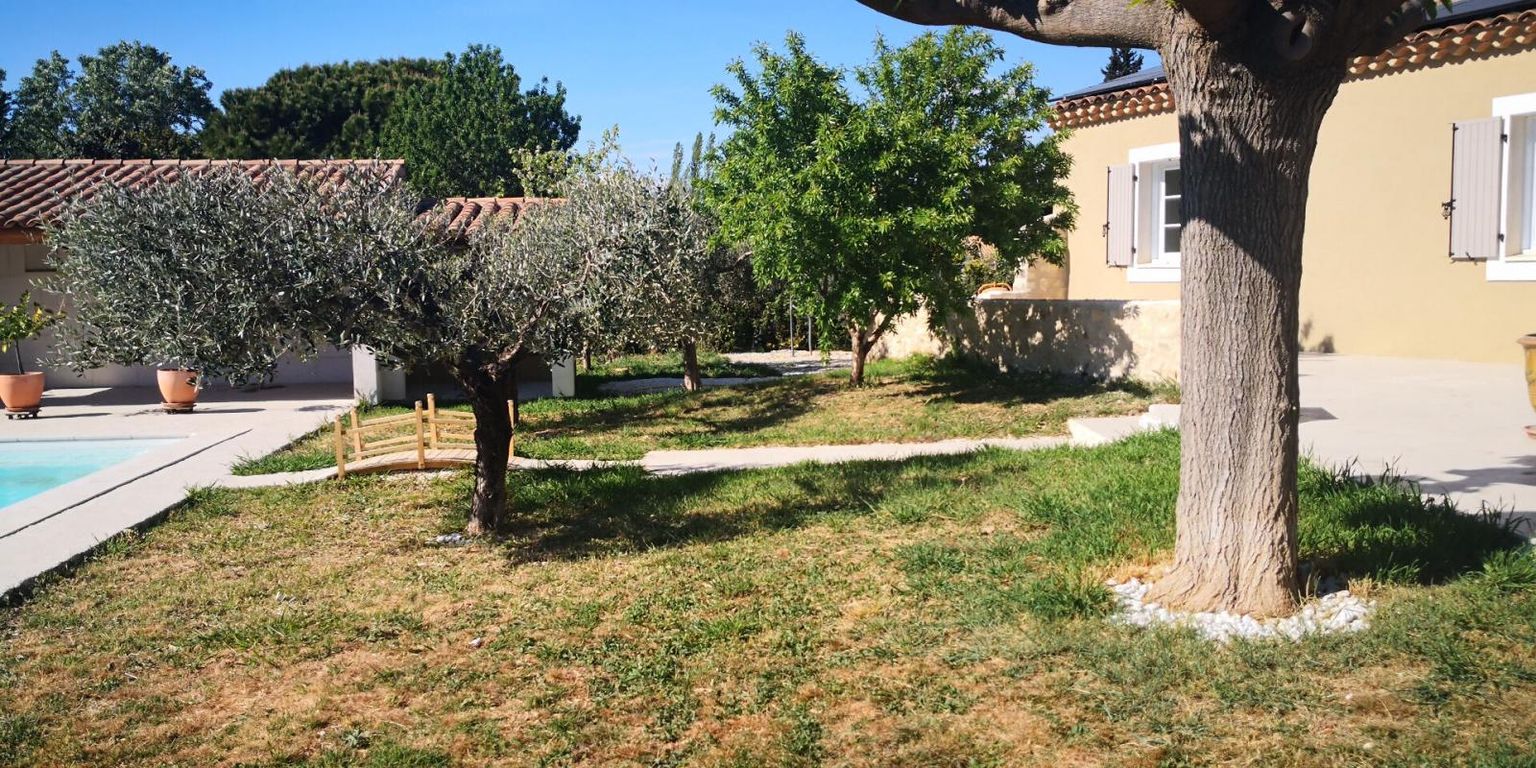 13990. FONTVIELLE. Très belle villa de plain pied avec piscine sur terrain arboré de 1000 m²