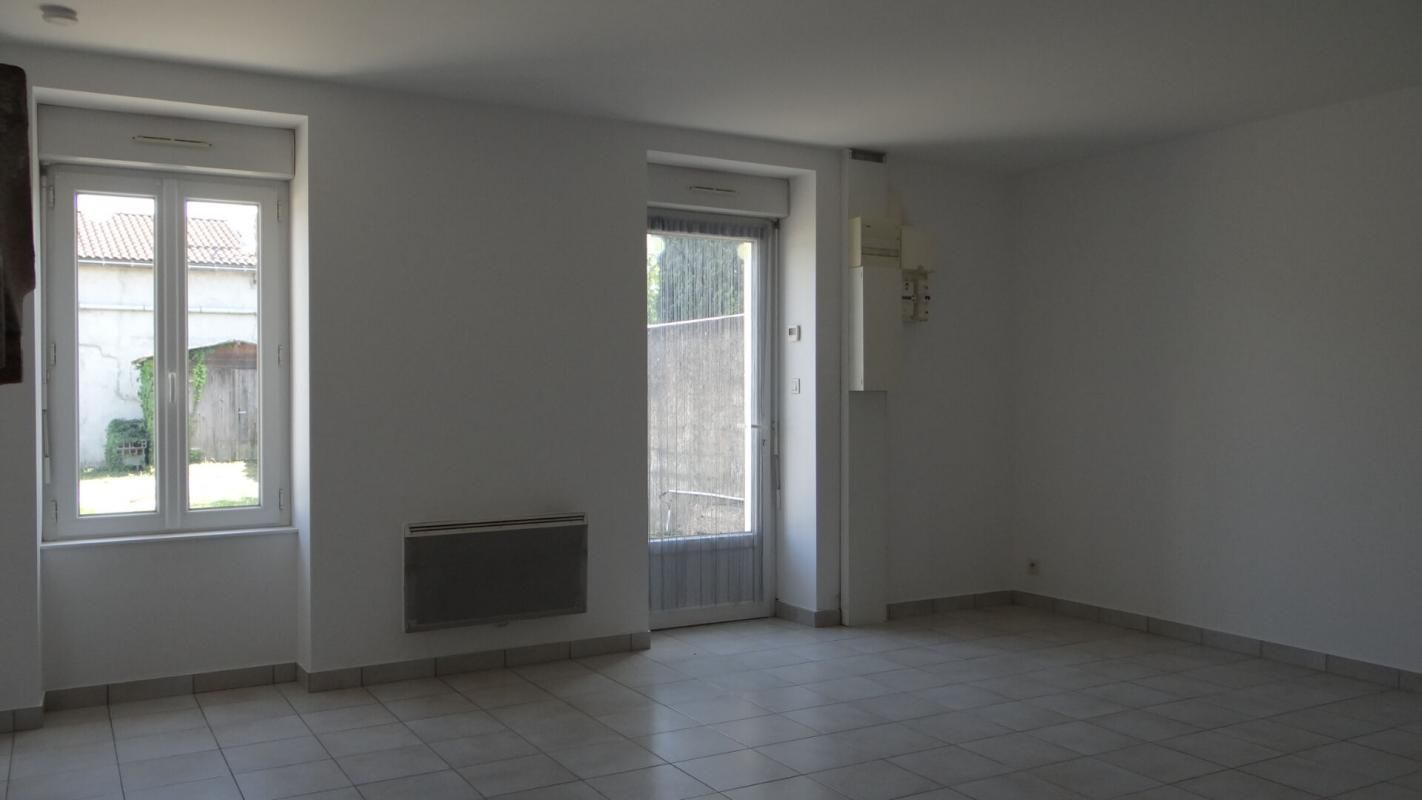 Maison Village Gétigné 4 P . 3 Chs . 87,02 M² . T 325 M²