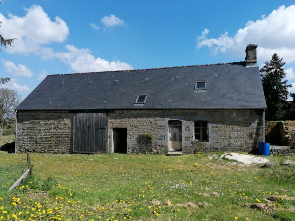 61320 LE MENIL SCELLEUR , LONGERE des années 1800 , jusqu'à 150 m2 habitables possibles, 2chambres, prix 64 990, honoraires 8,32% inclus à la charge de l'acquéreur , soit 60 000 hors honoraires