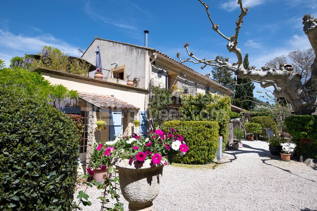 SAINT-REMY-DE-PROVENCE Propriété avec Gîtes 1
