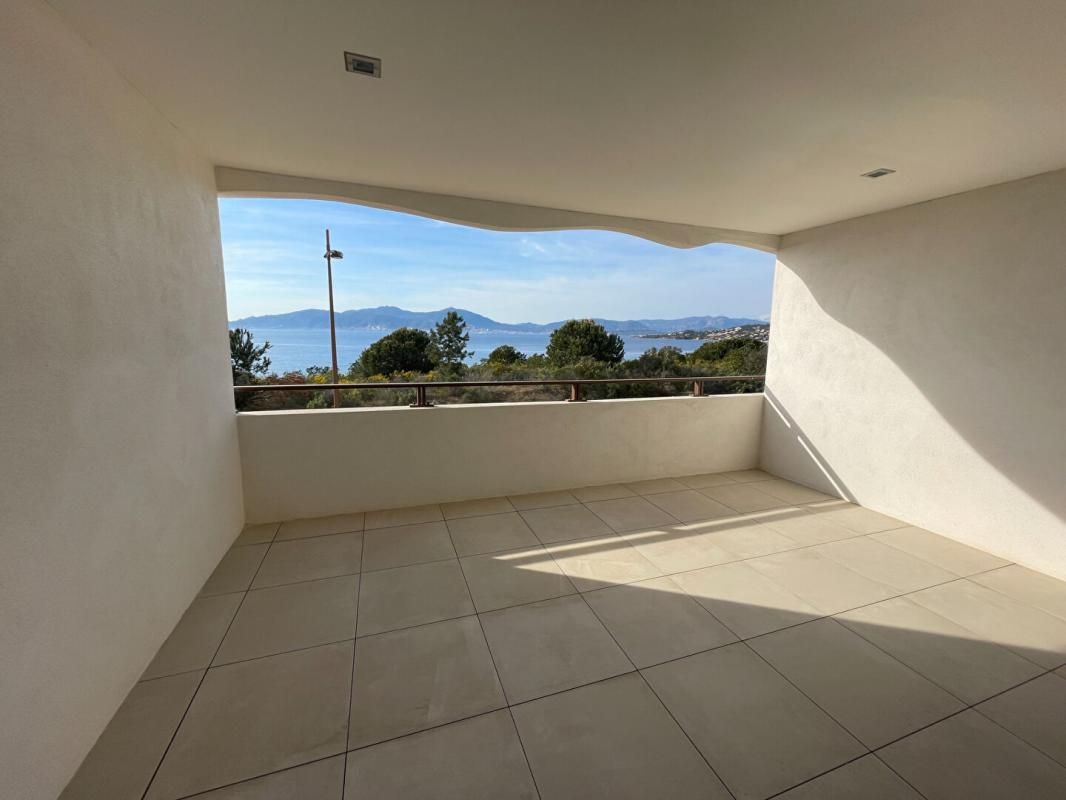 VENTE T2 42 m² VUE MER, PROCHE PLAGE, PIETROSELLA (20166)