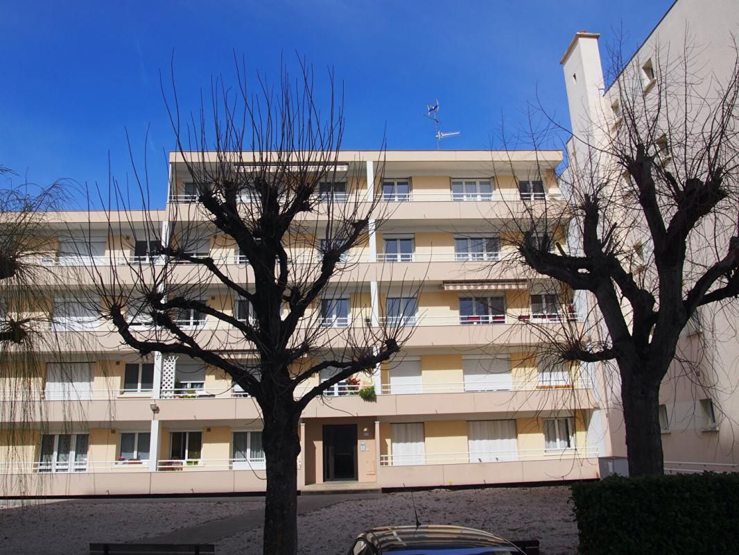 T2 avec balcon au 1er étage