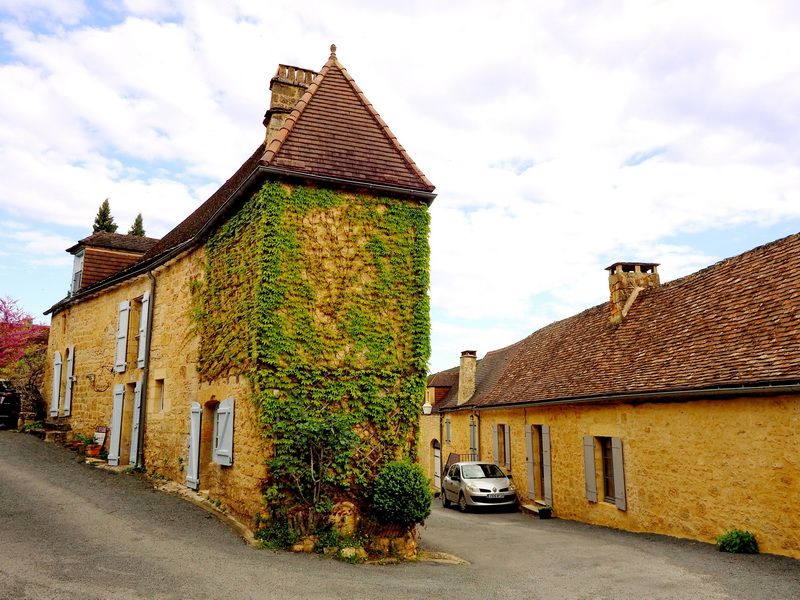 Maison  de village rénovée du 13ème siècle 3 chambres et jardin
