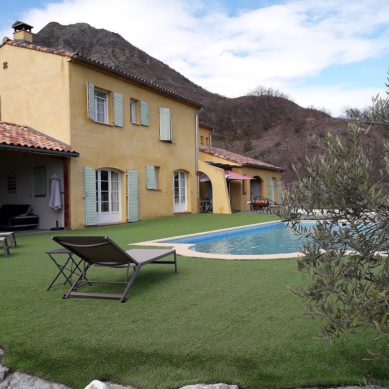 Villa à Lardier Et Valença 8 pièce(s) 252 m2