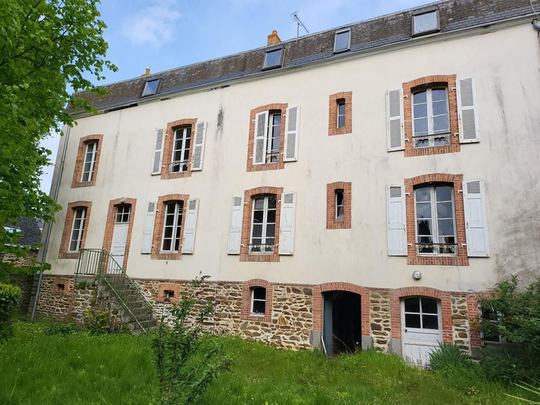 53100 MAYENNE - Immeuble de rapport 400 m², à rénover