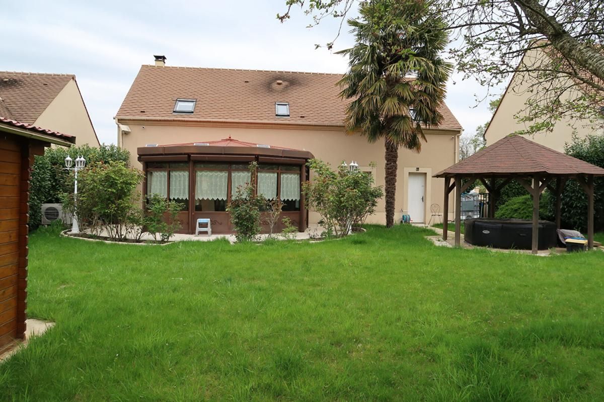 MARINES MEME. PAVILLON INDIVIDUEL RECENT DE 6 PIECES DE 150 M² SUR 700 M² DE TERRAIN