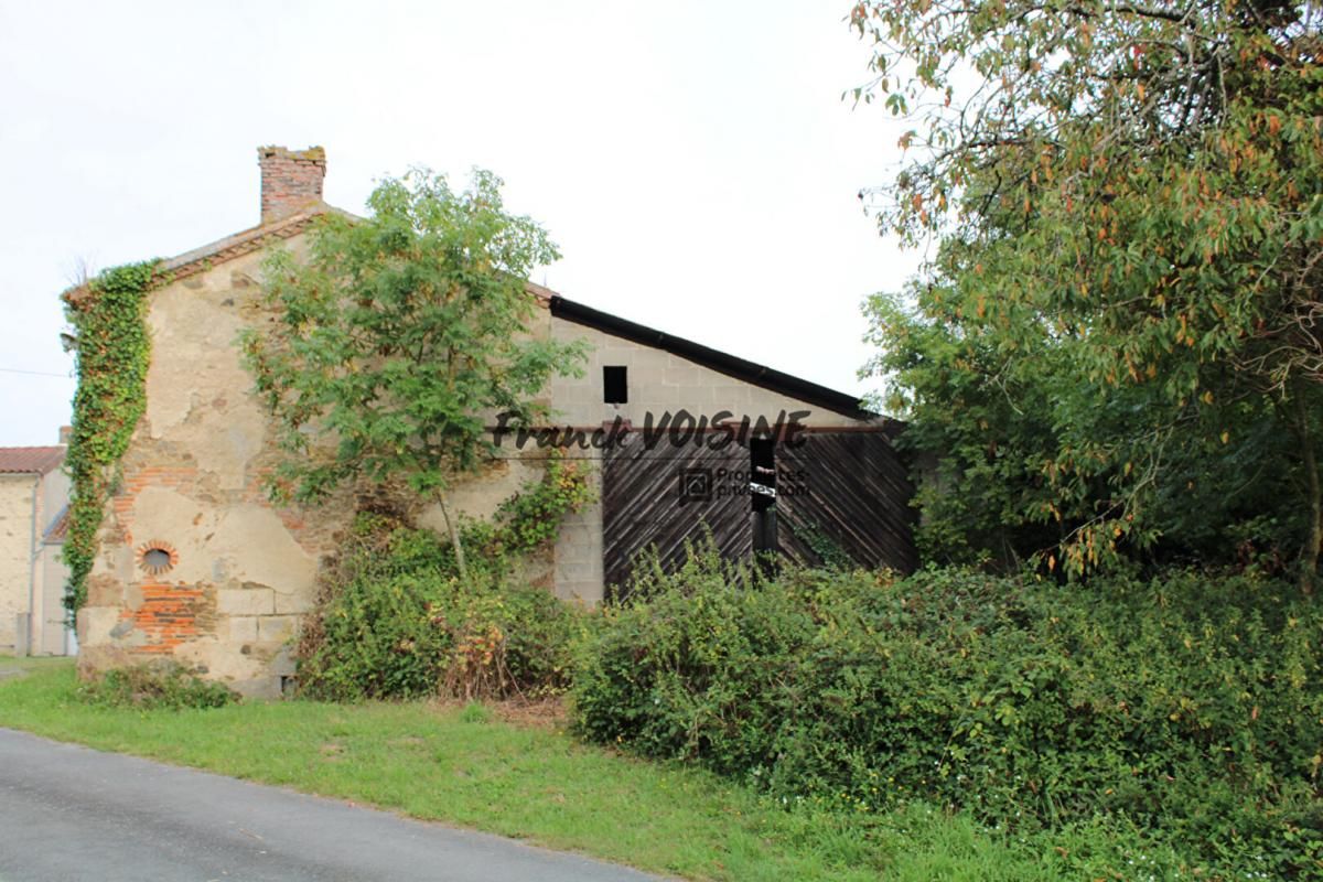 Garage et dépendance avec jardin - Montournais