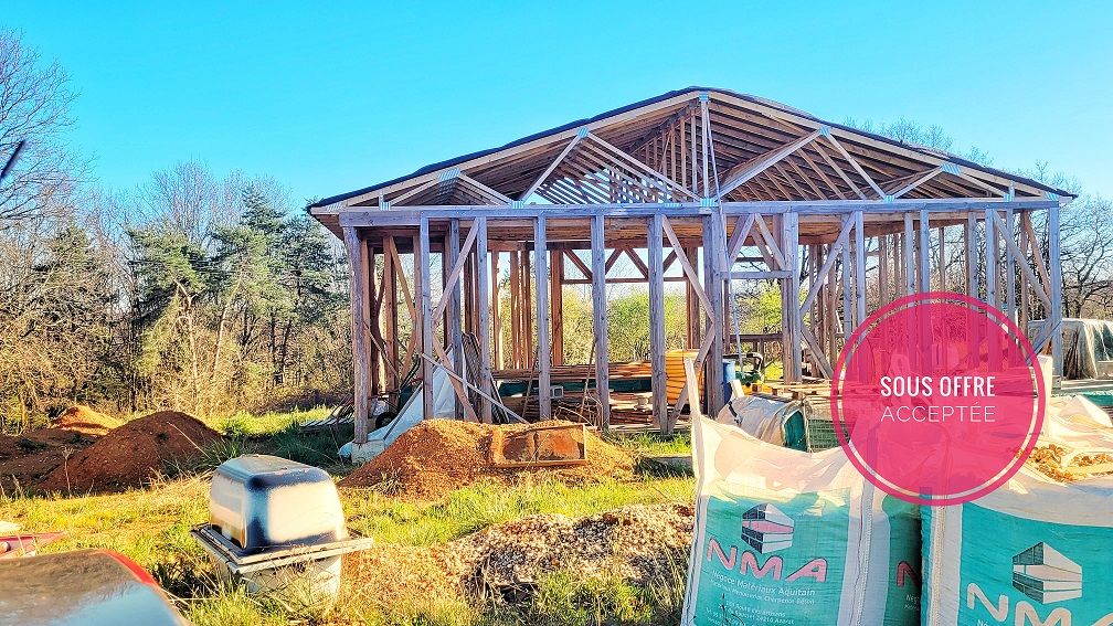 Maison bois et paille en cours de construction. Terrain 951m2